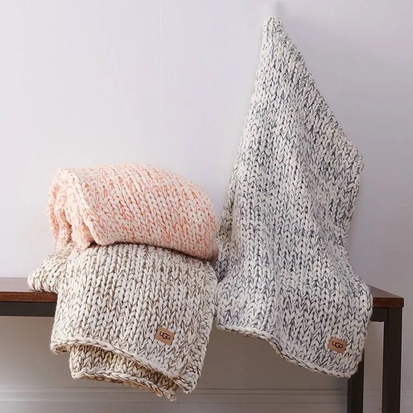 New! UGG ELOISE KNIT THROW 50 X 70 in DENIM color - Picture 4 of 7